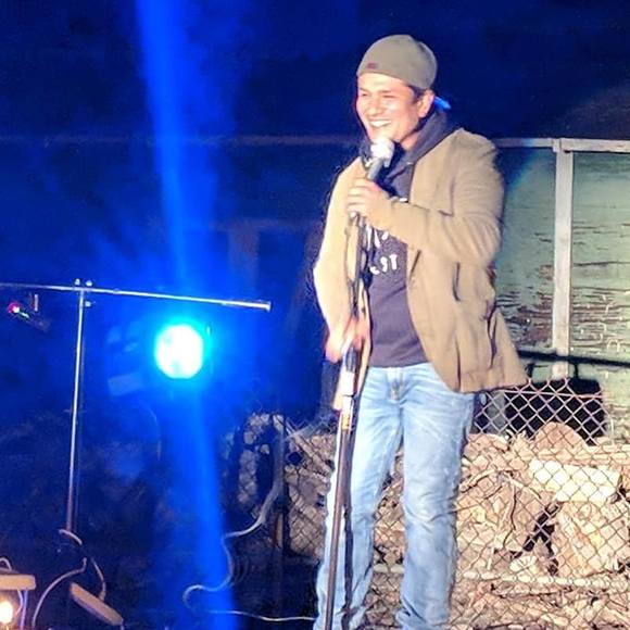 Profile Picture of Robert Zapata (@robertzapata) on Poshmark