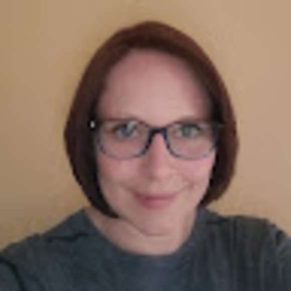 Profile Picture of Holly Dewitte (@11hmdewitte) on Poshmark