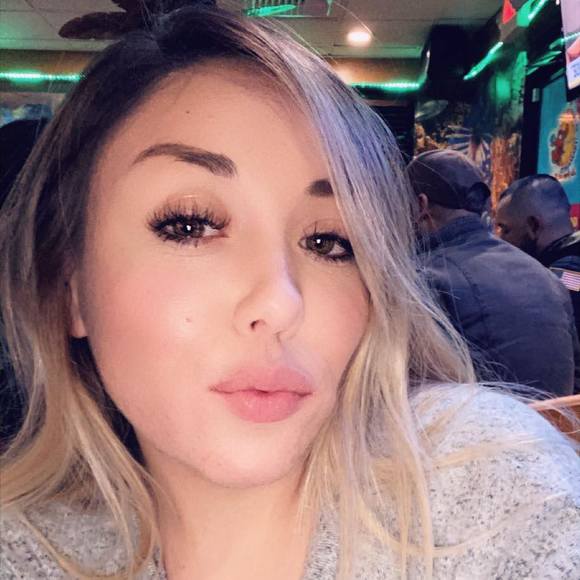 Profile Picture of Anna Gabbie (@alina_87) on Poshmark