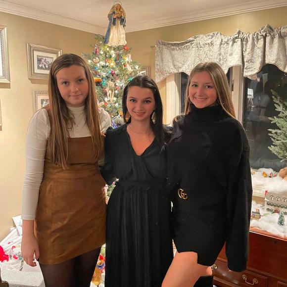 Morgan Salpietro - Poshmark Profile Picture of Morgan Salpietro (@morgansal) on Poshmark