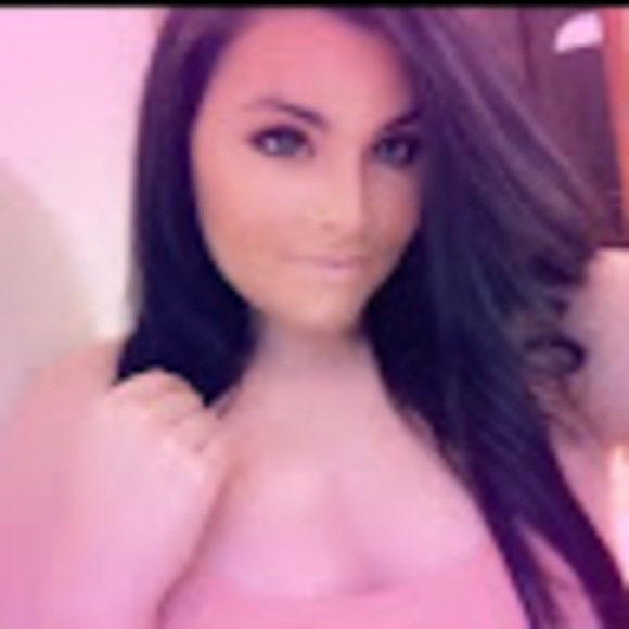 Profile Picture of Maria Schaefer (@mariaann3) on Poshmark