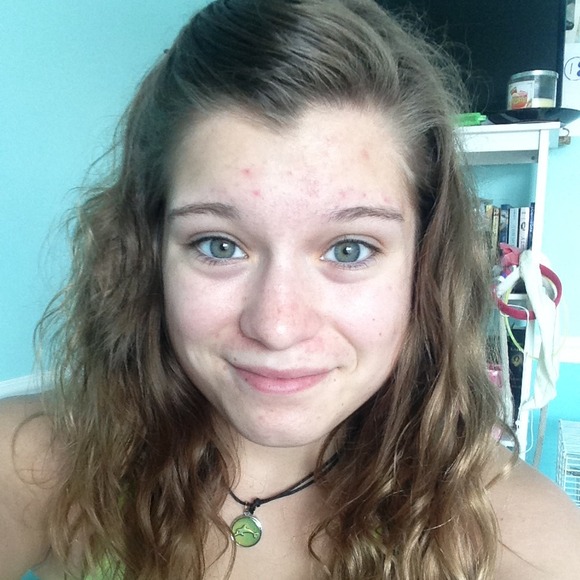 Profile Picture of Brianna Gunning (@bribubbbles) on Poshmark