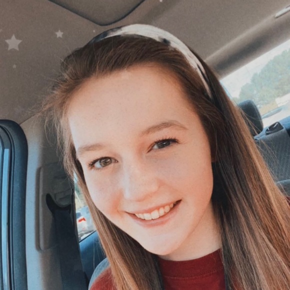 Profile Picture of Kenzie Bardin (@_violetstar_) on Poshmark