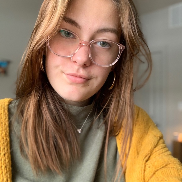 Profile Picture of Kat Eckland (@itsurgirlkat) on Poshmark