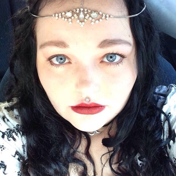 Profile Picture of Jess Hughes (@jhughes1995) on Poshmark