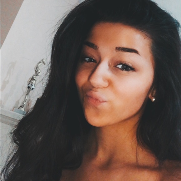 Profile Picture of Blake Lentine (@blakelentine) on Poshmark