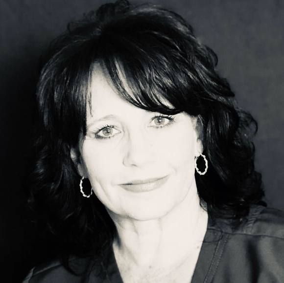 Profile Picture of Ronna Iaccarino (@ronna1031) on Poshmark