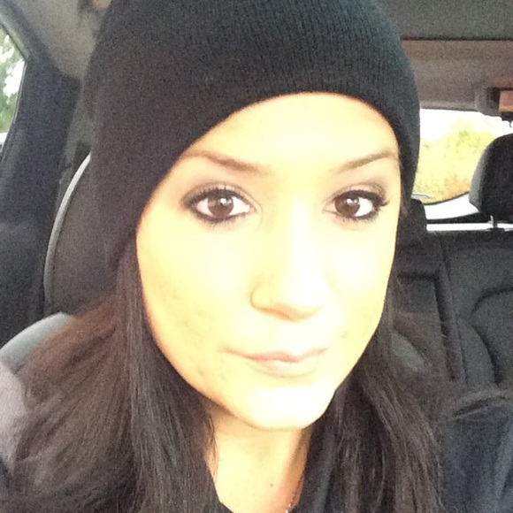Profile Picture of Connie Anest (@cona01) on Poshmark