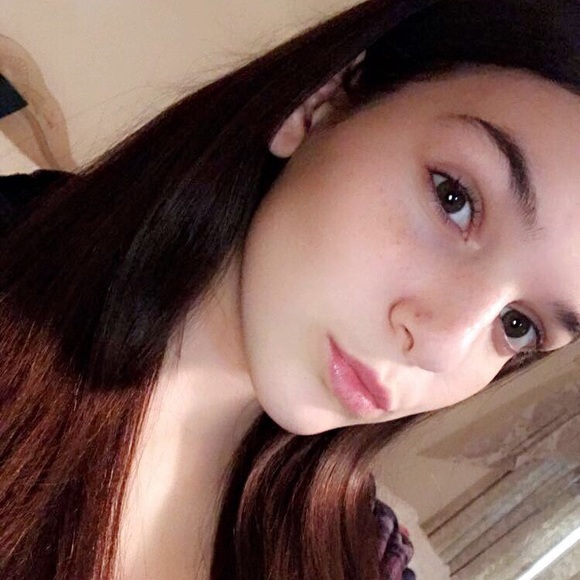 Gabby Breen - Poshmark Profile Picture of Gabby Breen (@gabbybreen) on Poshmark