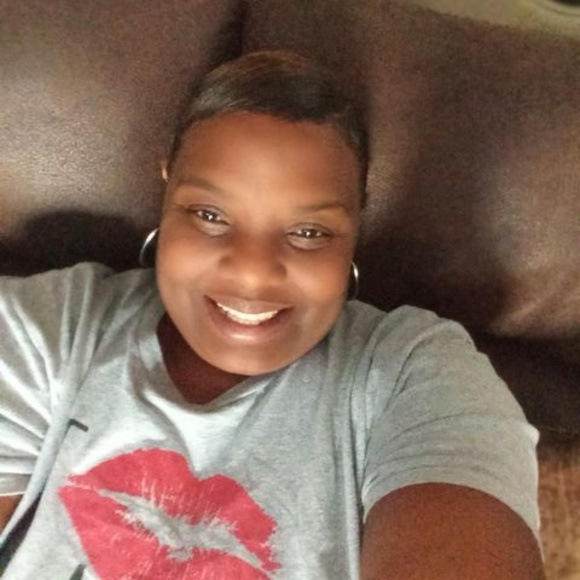 Profile Picture of Beverly Acree (@bacree64) on Poshmark