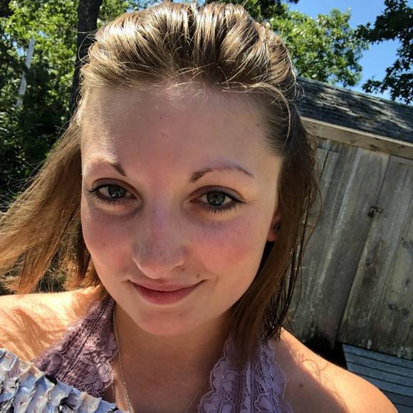 Profile Picture of Cassandra Langtry (@cmlangtry) on Poshmark