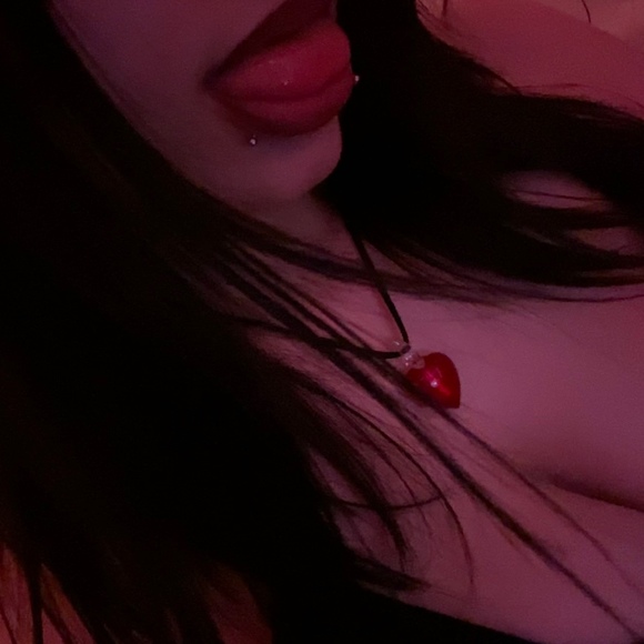 Profile Picture of Savannah Gonka (@i_l0v3_3m0s) on Poshmark