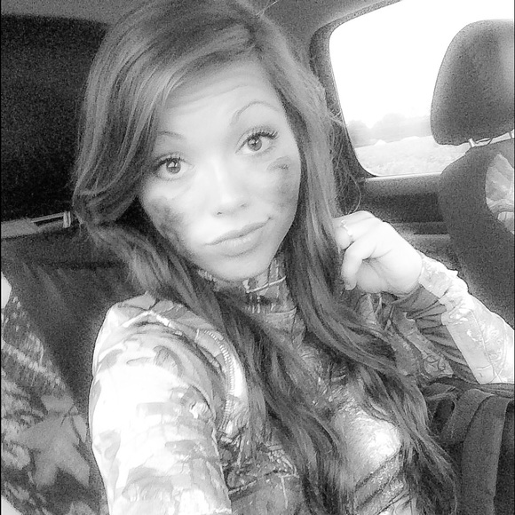 Celeste Rowland - Poshmark Profile Picture of Celeste Rowland (@celeste52015) on Poshmark