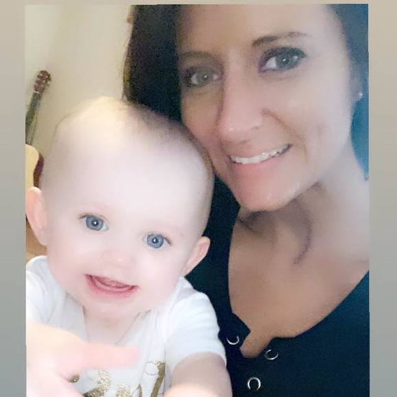 Profile Picture of Danielle Bailey ratliff (@dbaile00) on Poshmark