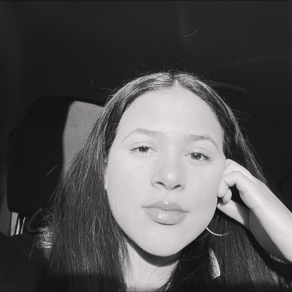 Profile Picture of Irian Pagoada (@ixiann) on Poshmark