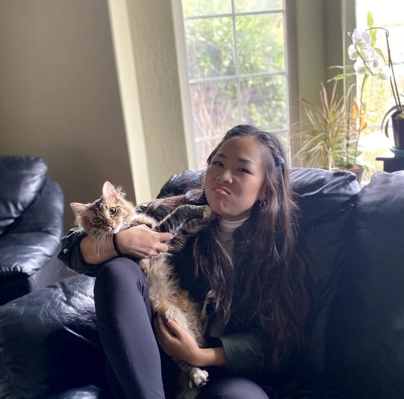 Profile Picture of Alice Lee (@alee097) on Poshmark