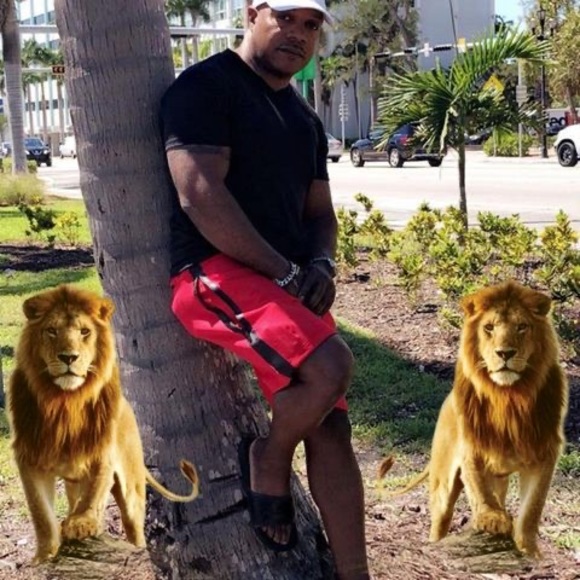 Profile Picture of Michael Samuels (@michaelsamue948) on Poshmark