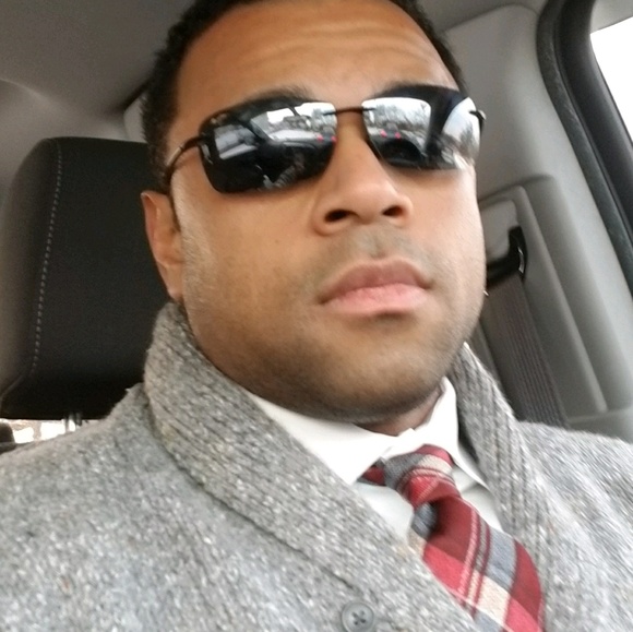 Profile Picture of Jeremy Rivas (@rivaslbg) on Poshmark