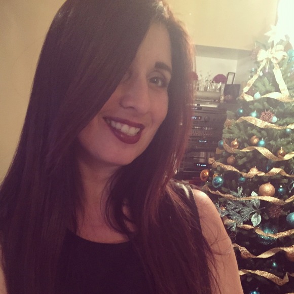 Profile Picture of Carmen Pastrana (@cmpastrana) on Poshmark