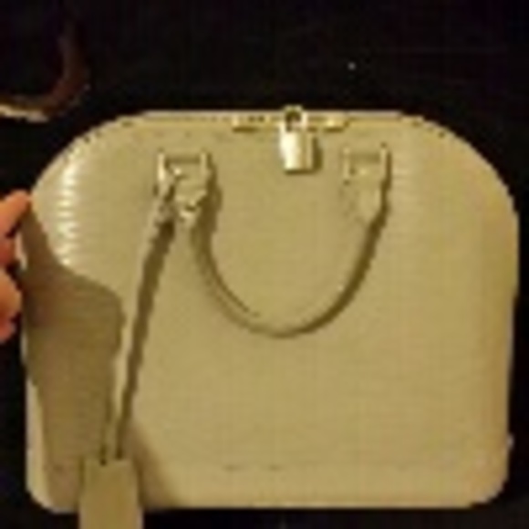 Priscilla Hayes - Poshmark Profile Picture of Priscilla Hayes (@marie_beeee) on Poshmark