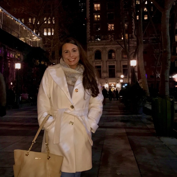 Profile Picture of Samantha Schubert (@daisydingbat) on Poshmark