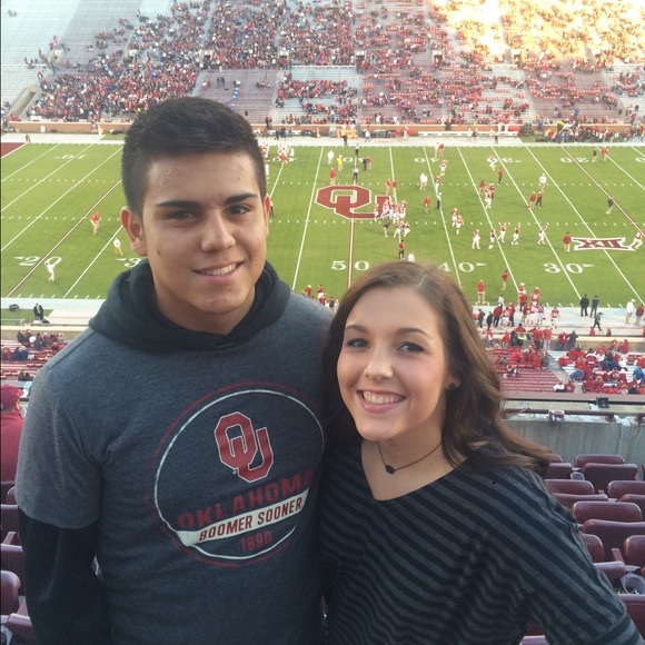 Profile Picture of Ali Selvy (@aliselvy19) on Poshmark