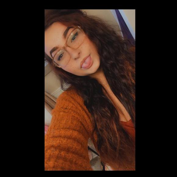 Profile Picture of Ashley Loupe (@ashleyjeanloupe) on Poshmark
