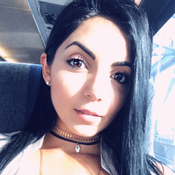 Profile Picture of Goretis Filpo (@goretis) on Poshmark