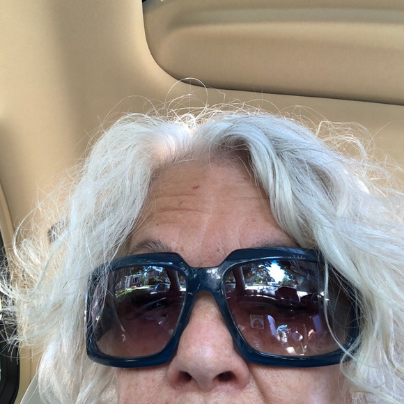 Profile Picture of Gail Hurewitz (@folly1723) on Poshmark