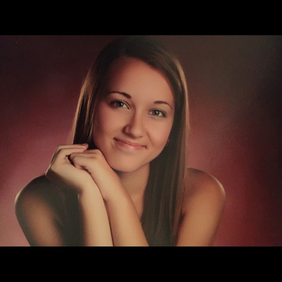 Saffron Quarve - Poshmark Profile Picture of Saffron Quarve (@saffronquarve) on Poshmark