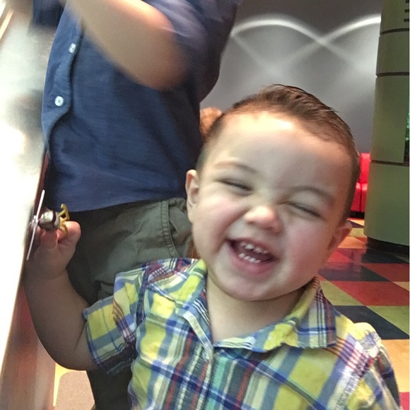 Profile Picture of D Gray (@deannadd88) on Poshmark