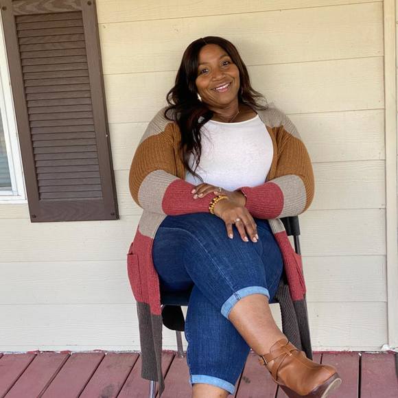 Profile Picture of Phyllis Thurman (@hogsetfa) on Poshmark