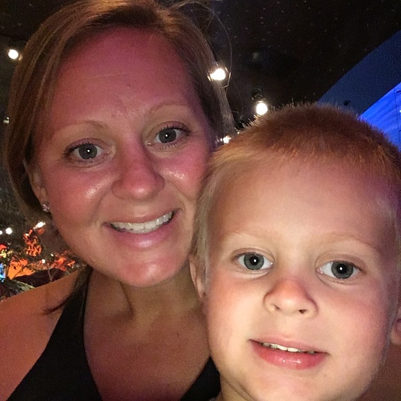 Profile Picture of Kelly Osterritter (@kjgo17) on Poshmark