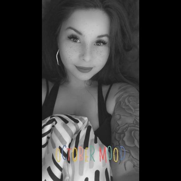 Profile Picture of Amanda Larocque (@crookedhaylo93) on Poshmark