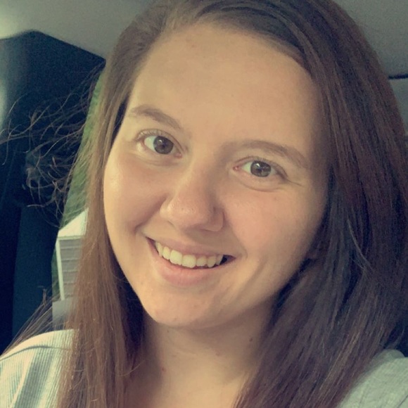 Paige Mccann - Poshmark Profile Picture of Paige Mccann (@taylerpaige25) on Poshmark