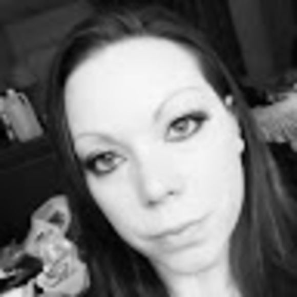 Profile Picture of Amanda Kolar (@amandakolar2) on Poshmark