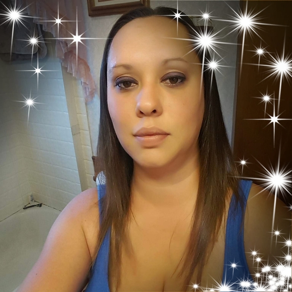 Profile Picture of Paula Benjamin (@benjamin71) on Poshmark