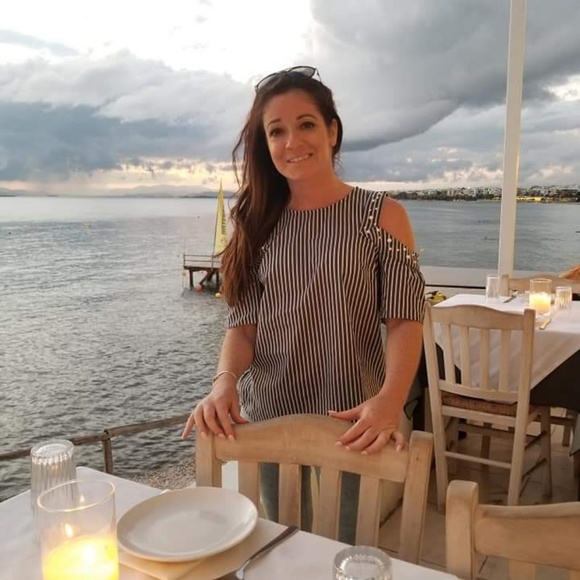 Profile Picture of Danielle Matzkanich (@daniellelee827) on Poshmark