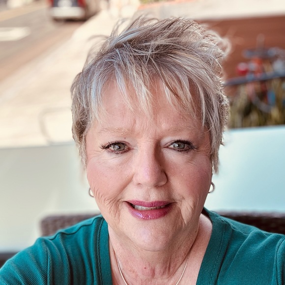 Profile Picture of Joanne Pitts (@jothequeen) on Poshmark