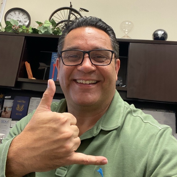 Profile Picture of Steven Moeller (@stevendmoeller) on Poshmark