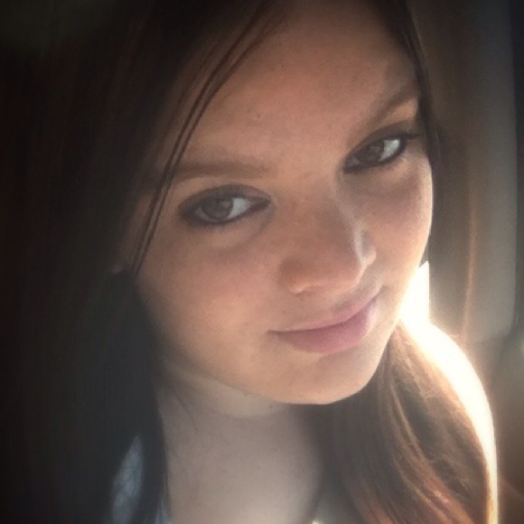 Profile Picture of Chelsea Greenhalge (@chelsearose0816) on Poshmark