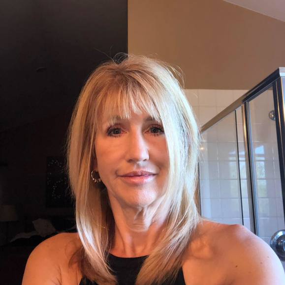 Profile Picture of Julie Peneschi (@juliepeneschi) on Poshmark