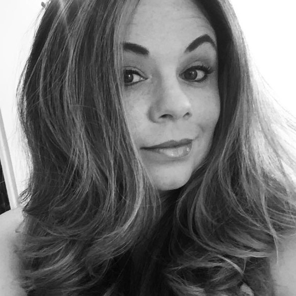 Profile Picture of Natalie Julian-ainsworth (@natajulia8) on Poshmark