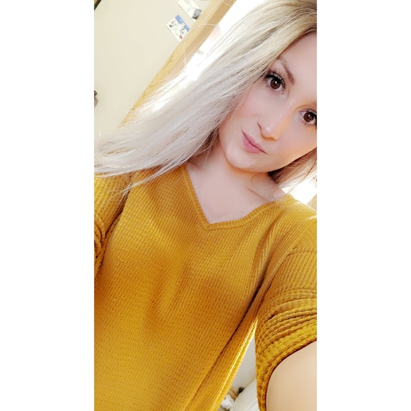 Adrienne Vanin - Poshmark Profile Picture of Adrienne Vanin (@adrienevanin) on Poshmark