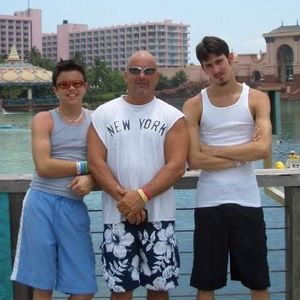 Profile Picture of Ray Navaro (@bangeray) on Myspace