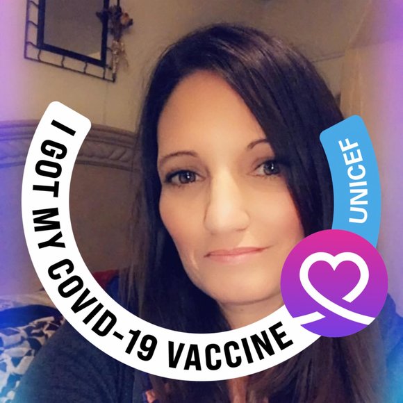 Profile Picture of Lisa Unis (@lcunis31) on Poshmark