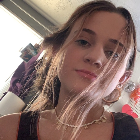 Profile Picture of Leah Fenick (@leahfenick) on Poshmark