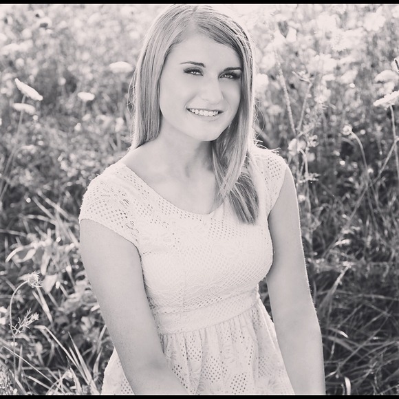 Profile Picture of Julia Neidigh (@julia131) on Poshmark