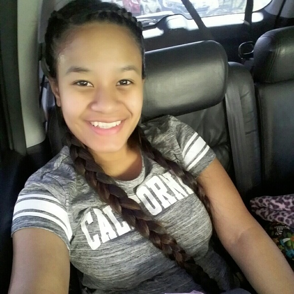 Profile Picture of Chanelle Laukon (@lixzie03) on Poshmark