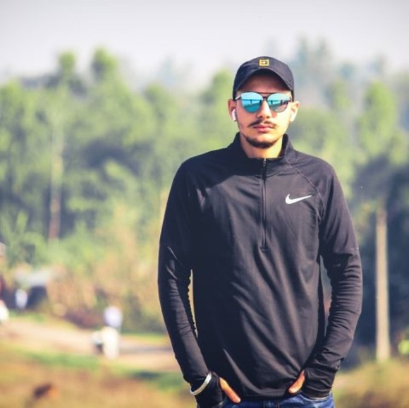 Profile Picture of Naman Naman (@namanb500) on Poshmark